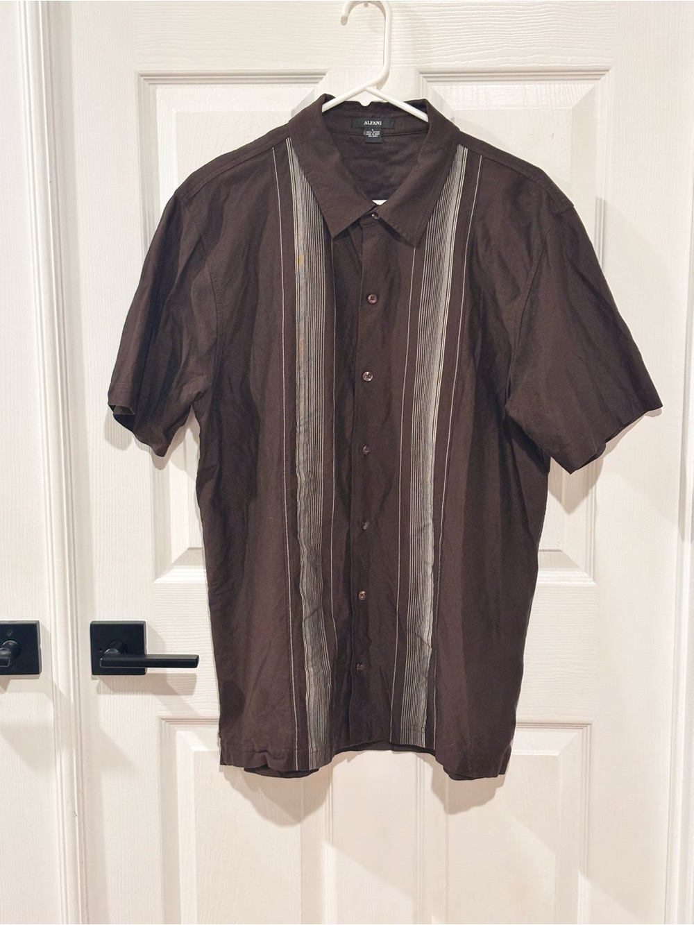 Alfani Mens Brown Short Sleeve Shirt SIZE LARGE Vertical Stripes 90s Skater Y2K